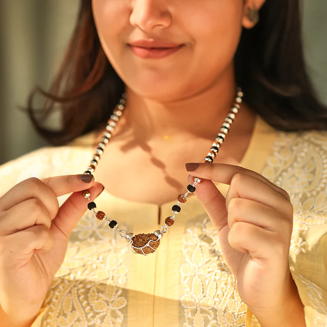 1 Mukhi Rudraksha & Karungali Pendant with Silver Cap - Image 3